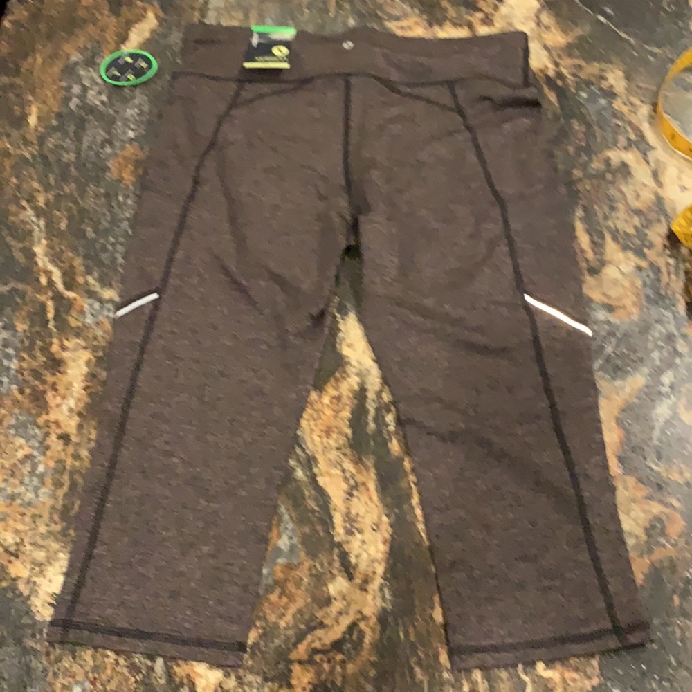 NWT Xersion Performance Capri Leggings - Picture 3 of 10